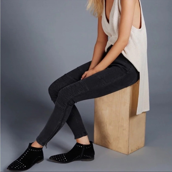 Free People Washed Black Vintage Stretch Midnight Magic Moto Jean Pant Size 26 - Picture 12 of 12